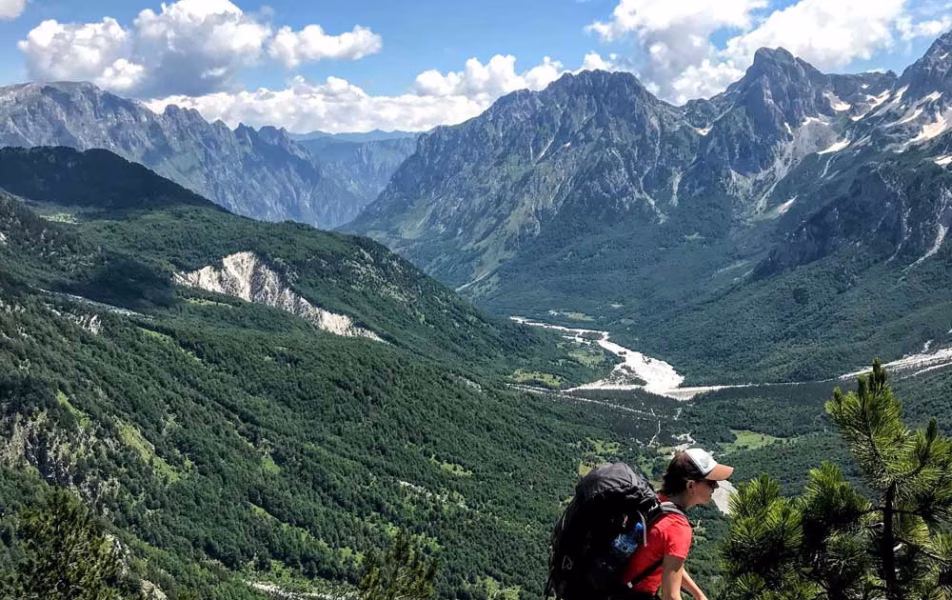 Hiking and car rentals in Theth Albania